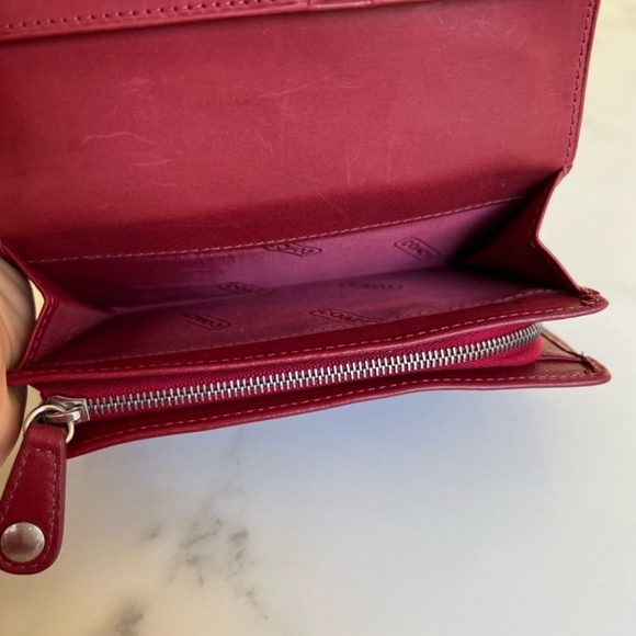 COACH Vintage Y2K Red Glovetanned Leather Wallet with Embossed Logo & Cartouche - Picture 15 of 16